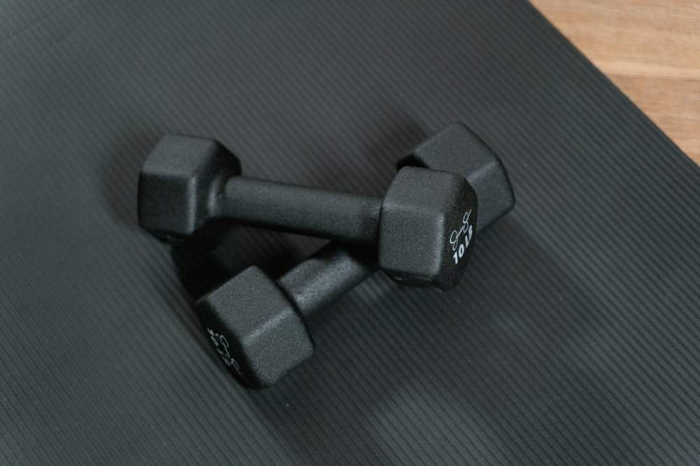 black-dumbbells-for-beginner-home-workouts